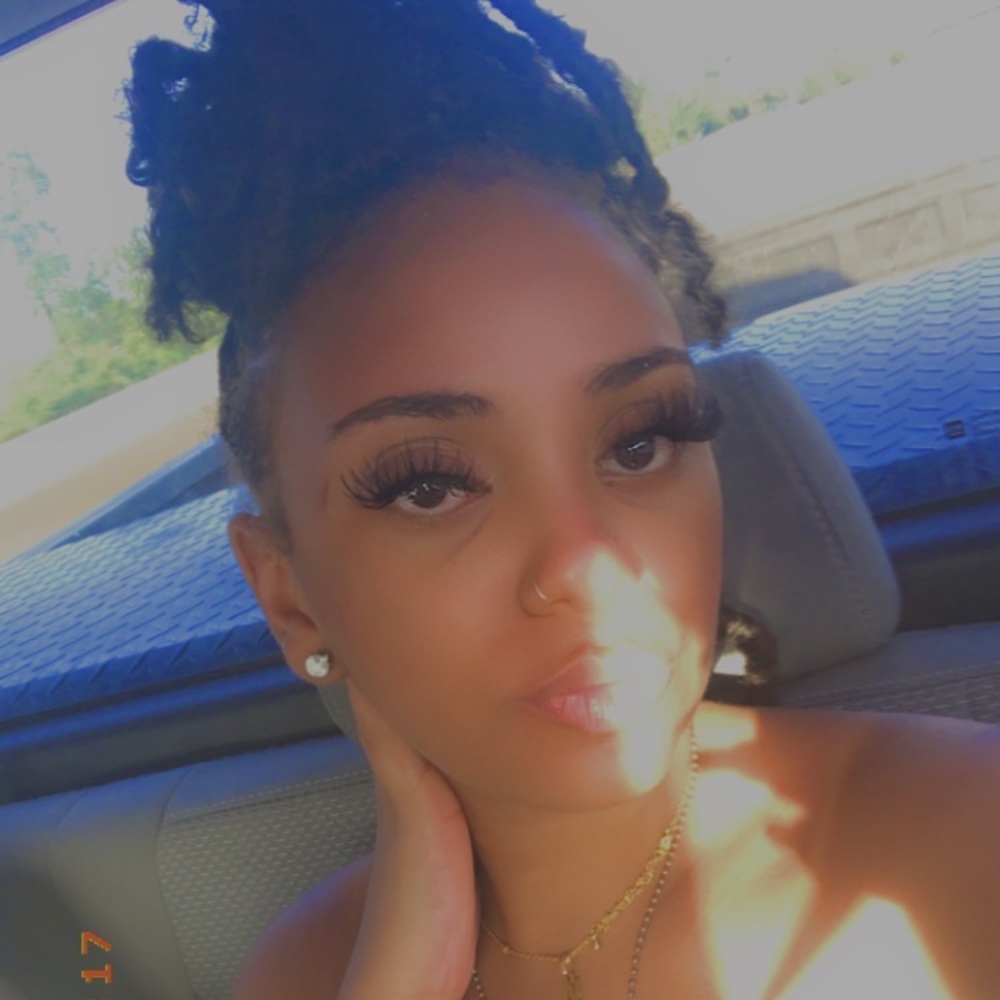 Meet your Posher, Dominique